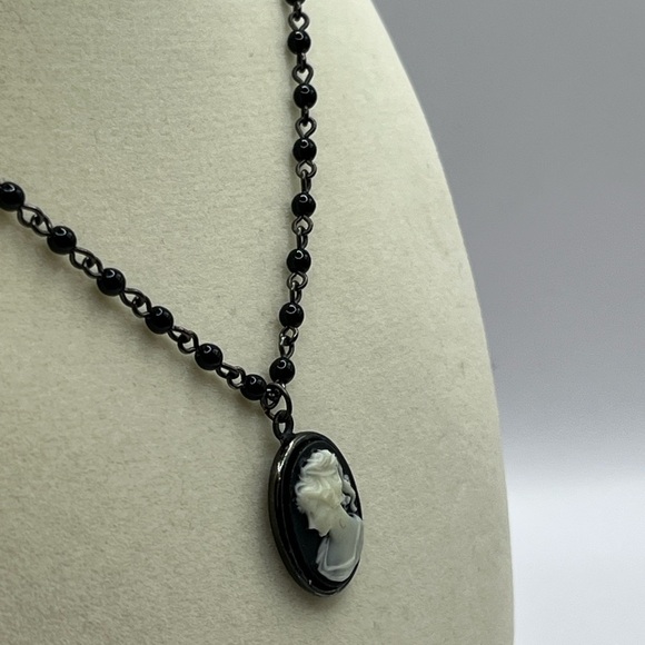 Black and White Cameo Victorian Necklace Black Beads - Picture 3 of 11
